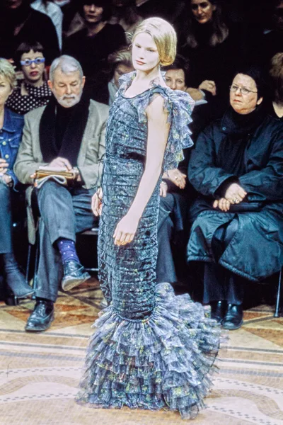Look 18
